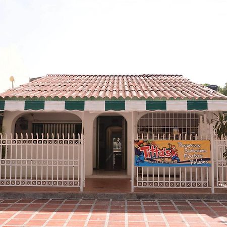 Hotel Vargas Airport Cartagena Buitenkant foto