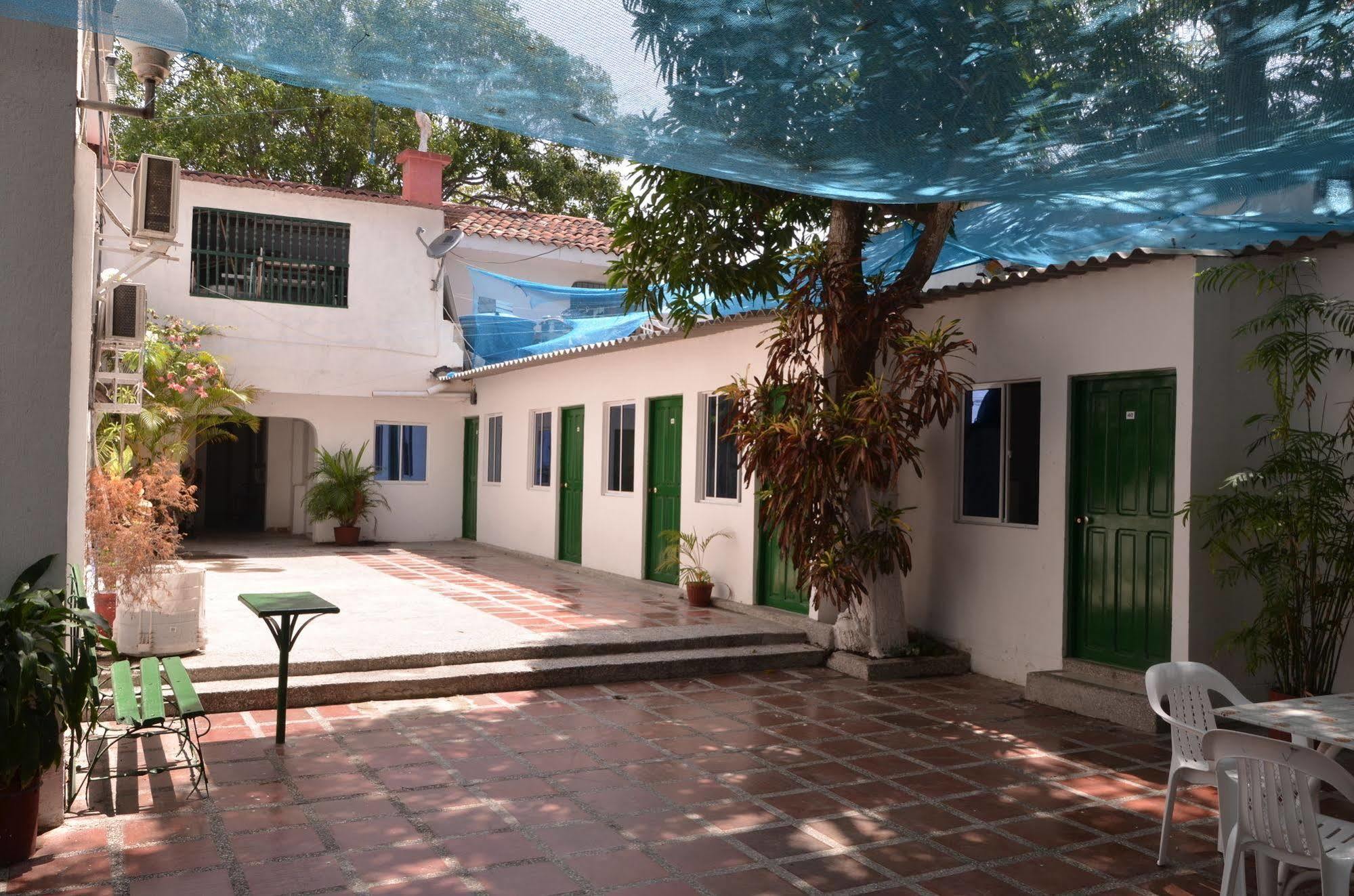 Hotel Vargas Airport Cartagena Buitenkant foto