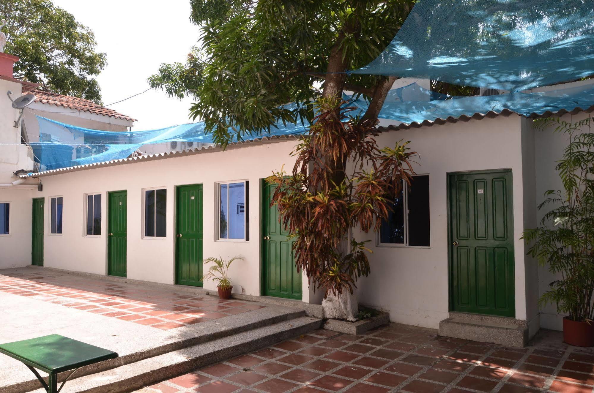 Hotel Vargas Airport Cartagena Buitenkant foto