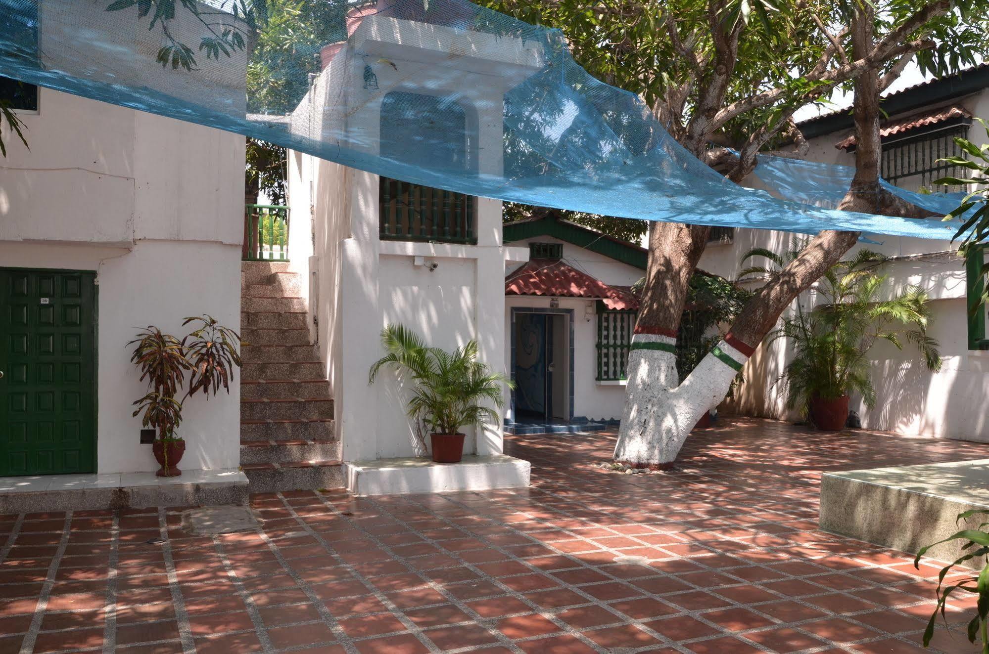 Hotel Vargas Airport Cartagena Buitenkant foto