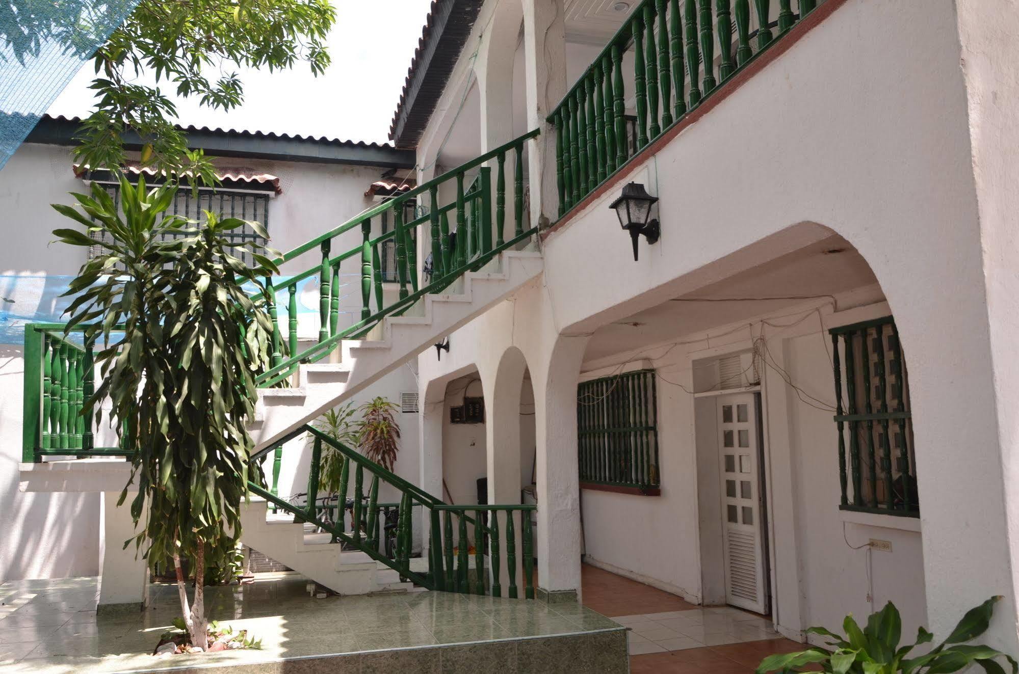 Hotel Vargas Airport Cartagena Buitenkant foto
