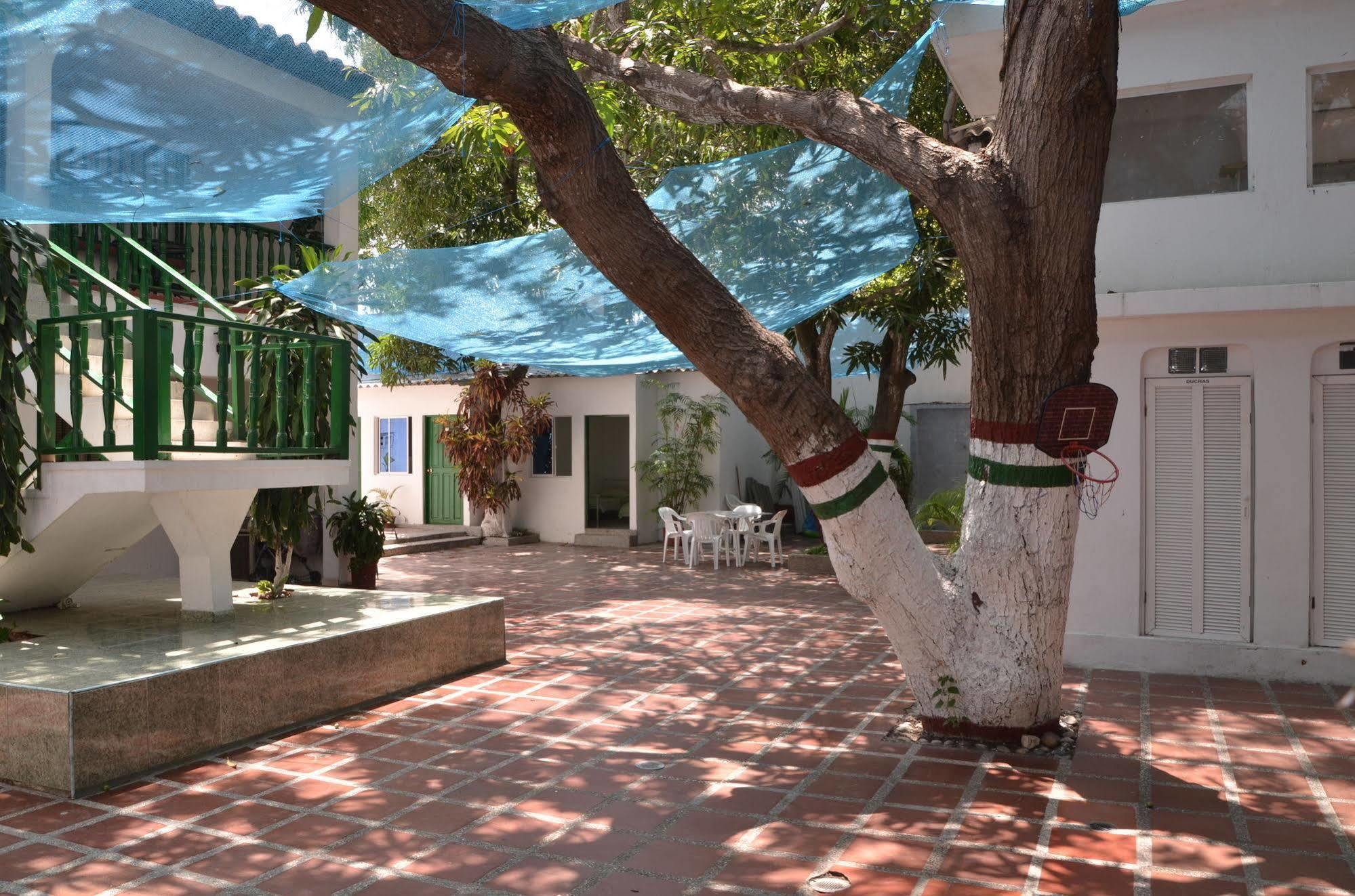 Hotel Vargas Airport Cartagena Buitenkant foto