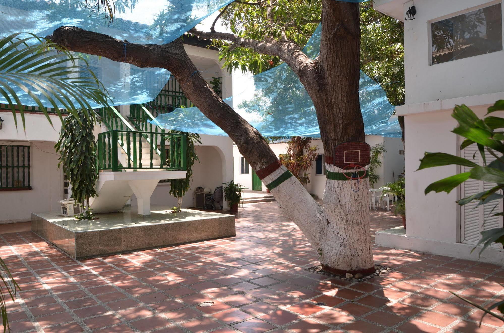 Hotel Vargas Airport Cartagena Buitenkant foto