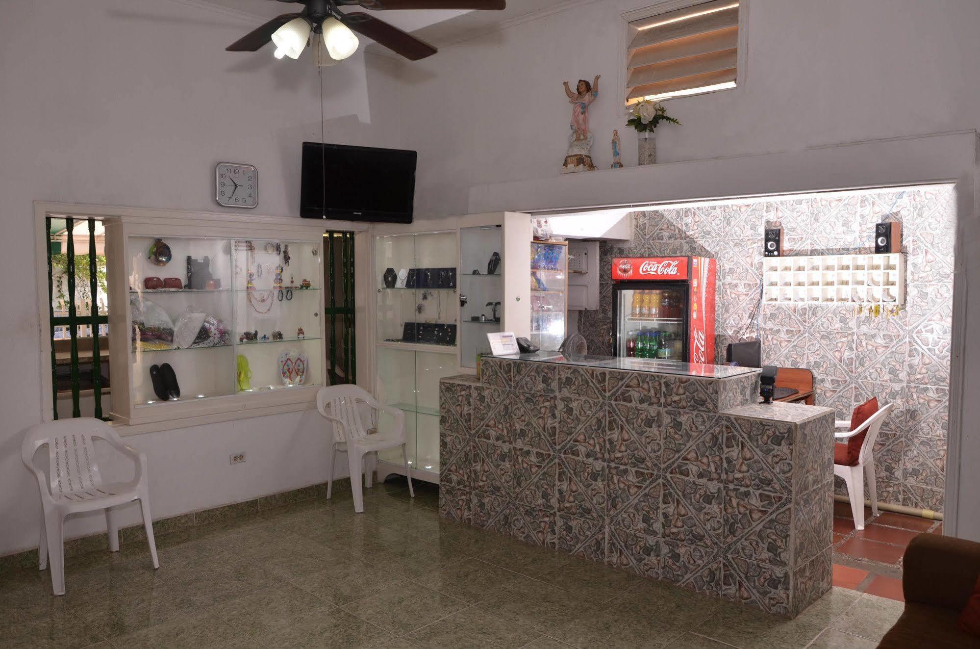 Hotel Vargas Airport Cartagena Buitenkant foto