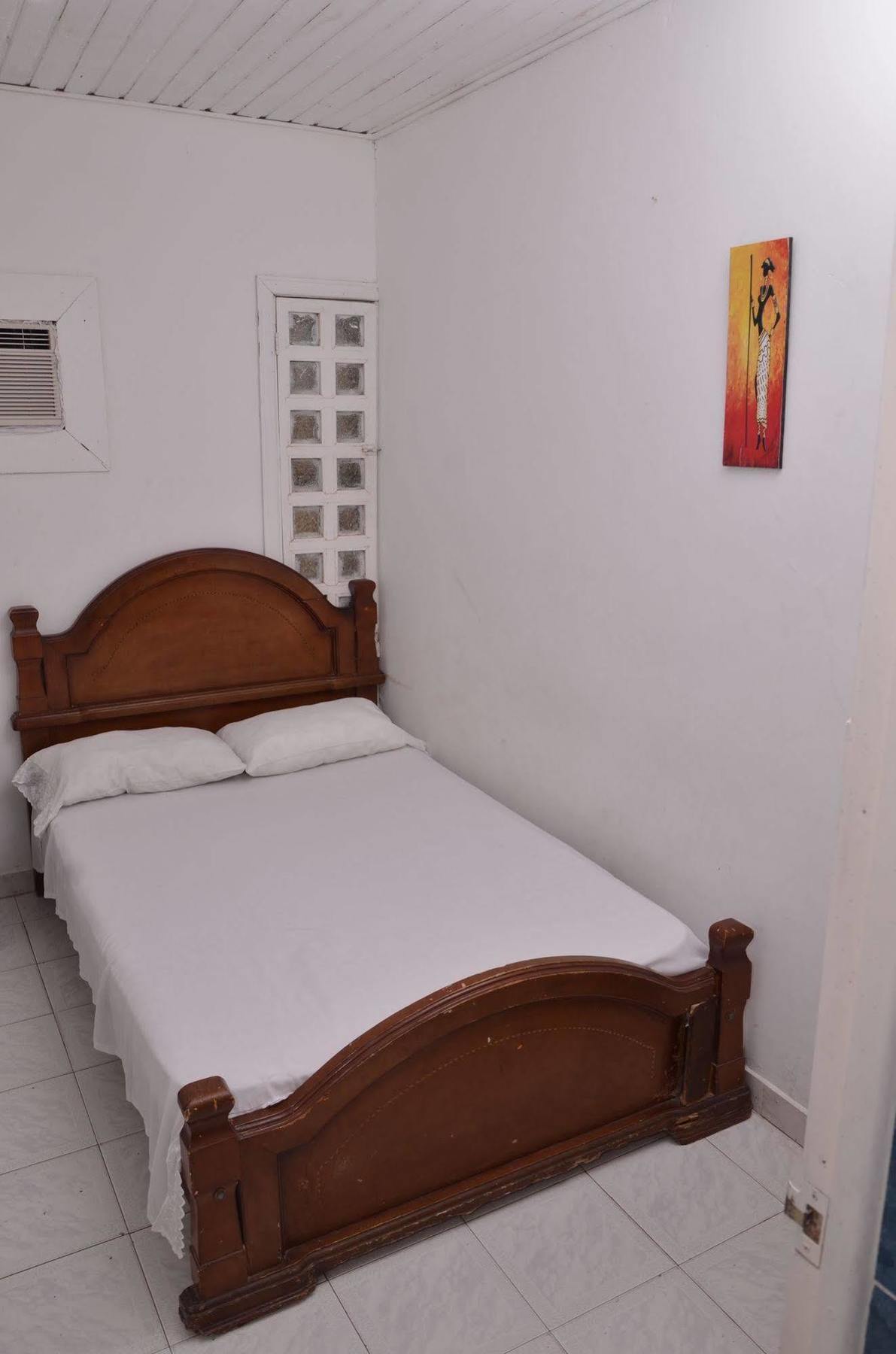 Hotel Vargas Airport Cartagena Buitenkant foto