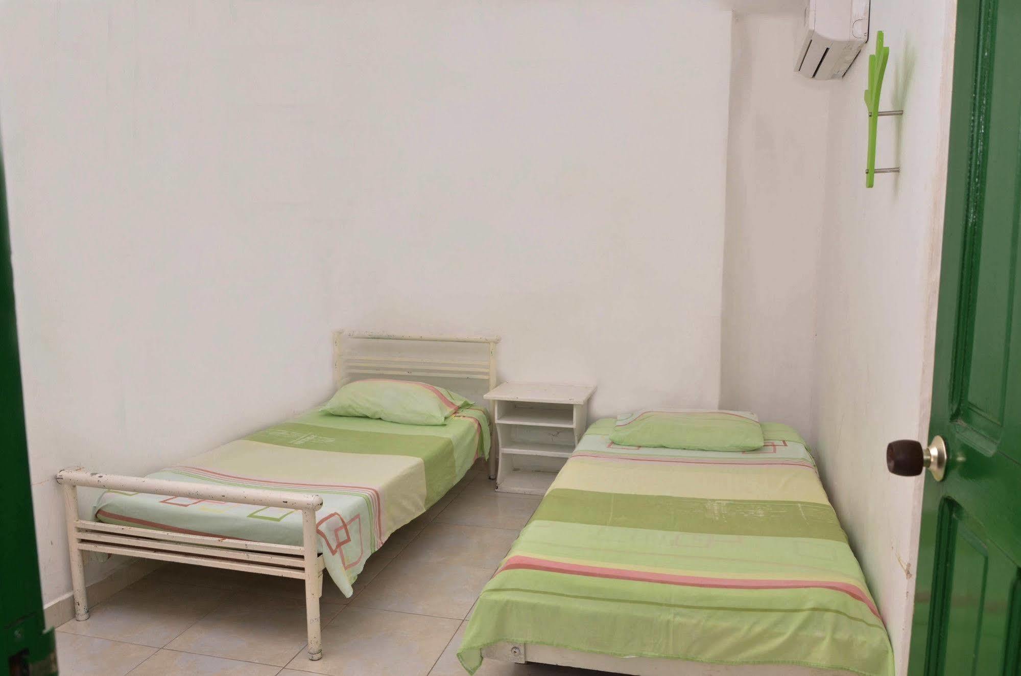 Hotel Vargas Airport Cartagena Buitenkant foto
