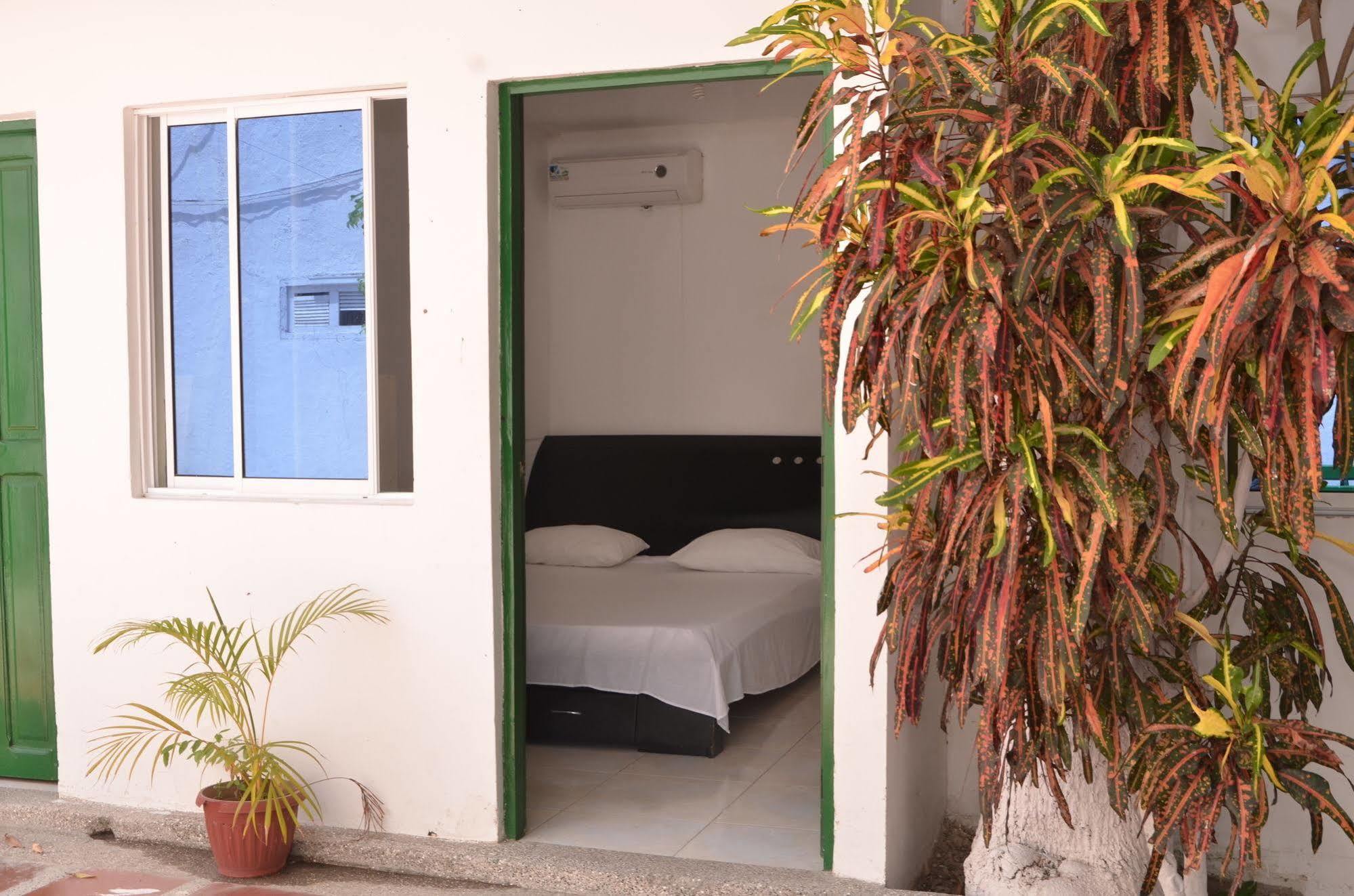 Hotel Vargas Airport Cartagena Buitenkant foto