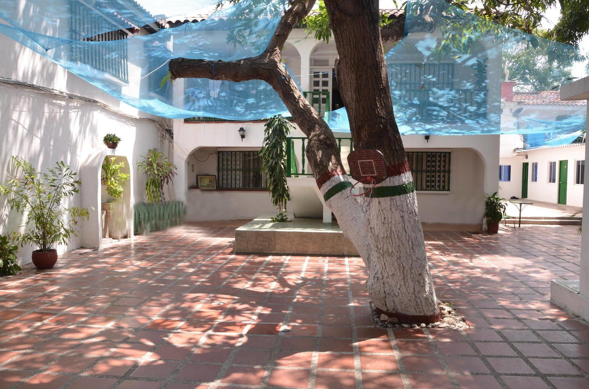 Hotel Vargas Airport Cartagena Buitenkant foto
