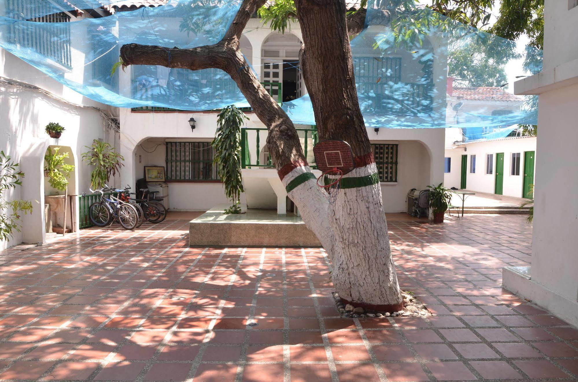 Hotel Vargas Airport Cartagena Buitenkant foto