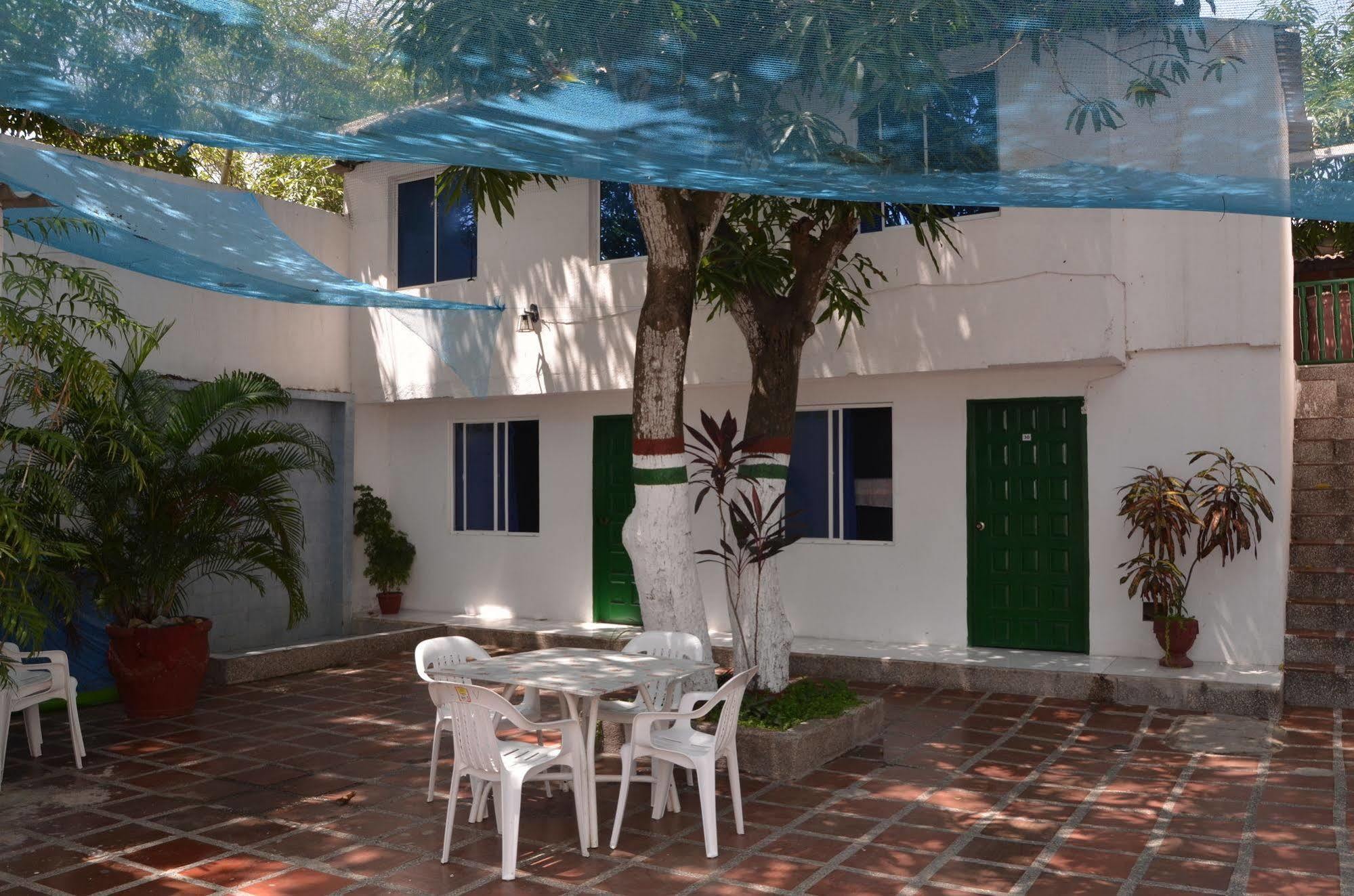 Hotel Vargas Airport Cartagena Buitenkant foto
