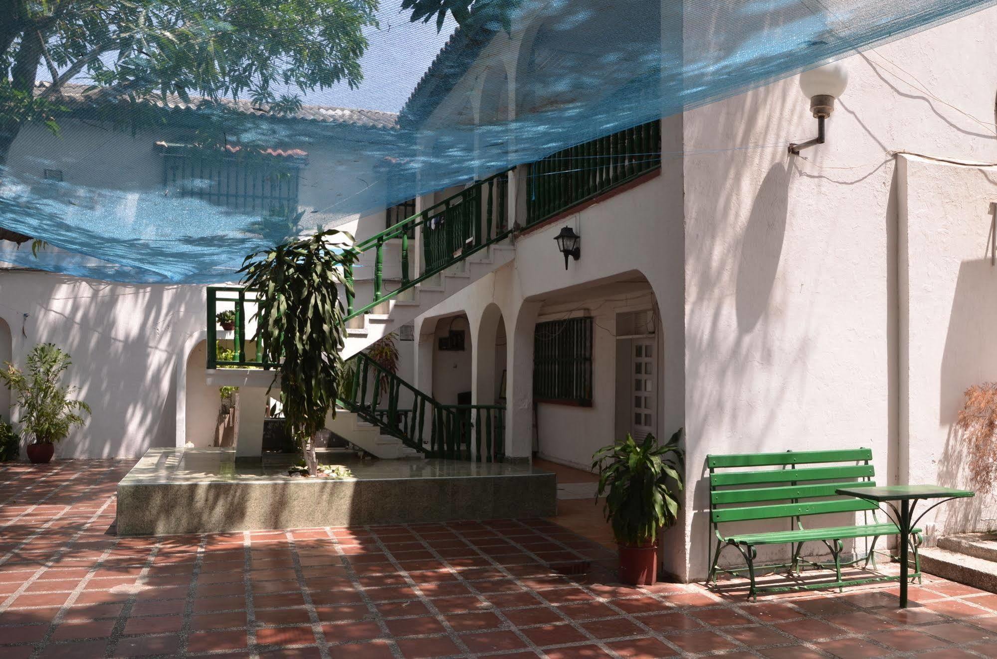 Hotel Vargas Airport Cartagena Buitenkant foto