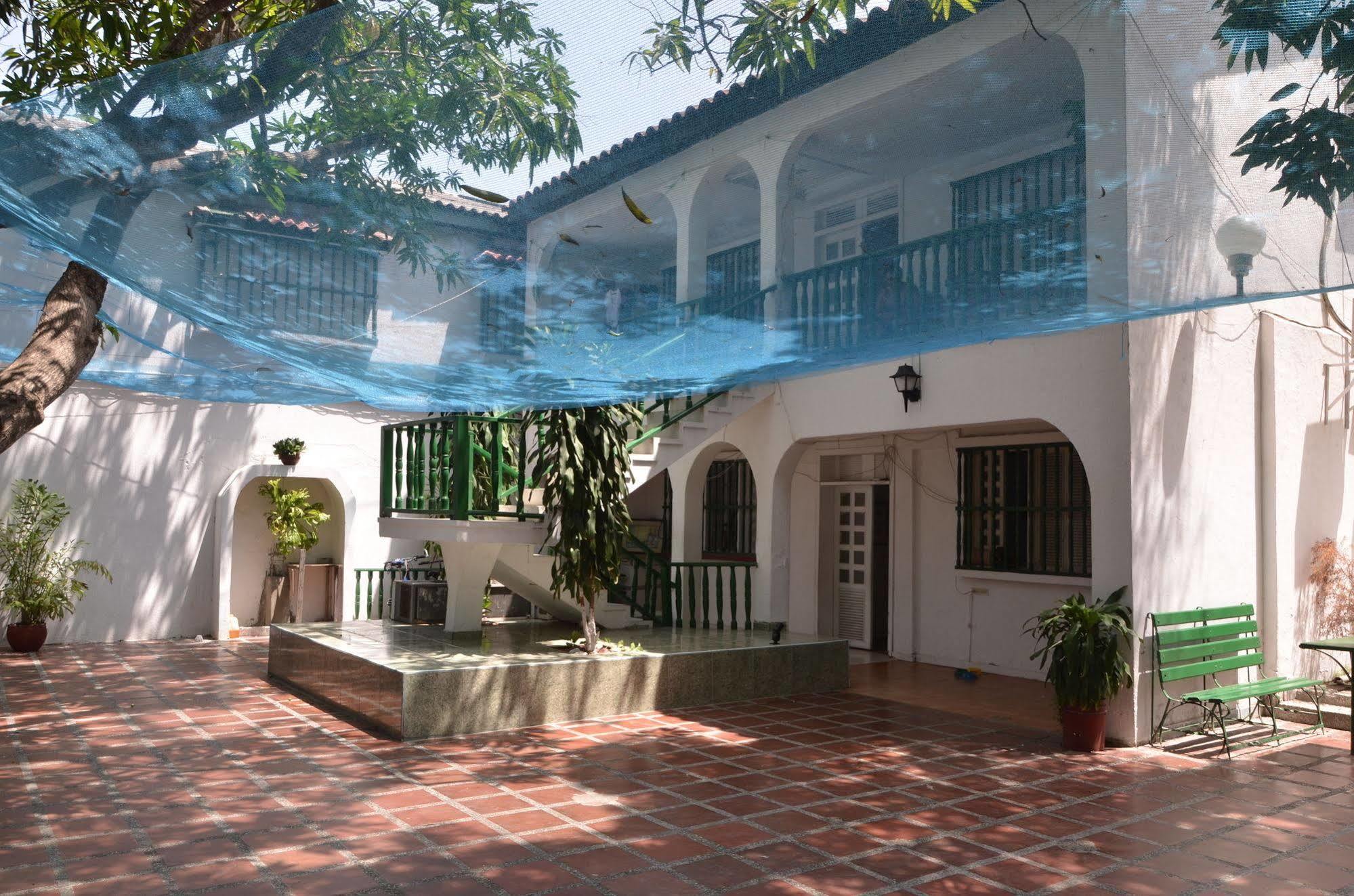 Hotel Vargas Airport Cartagena Buitenkant foto