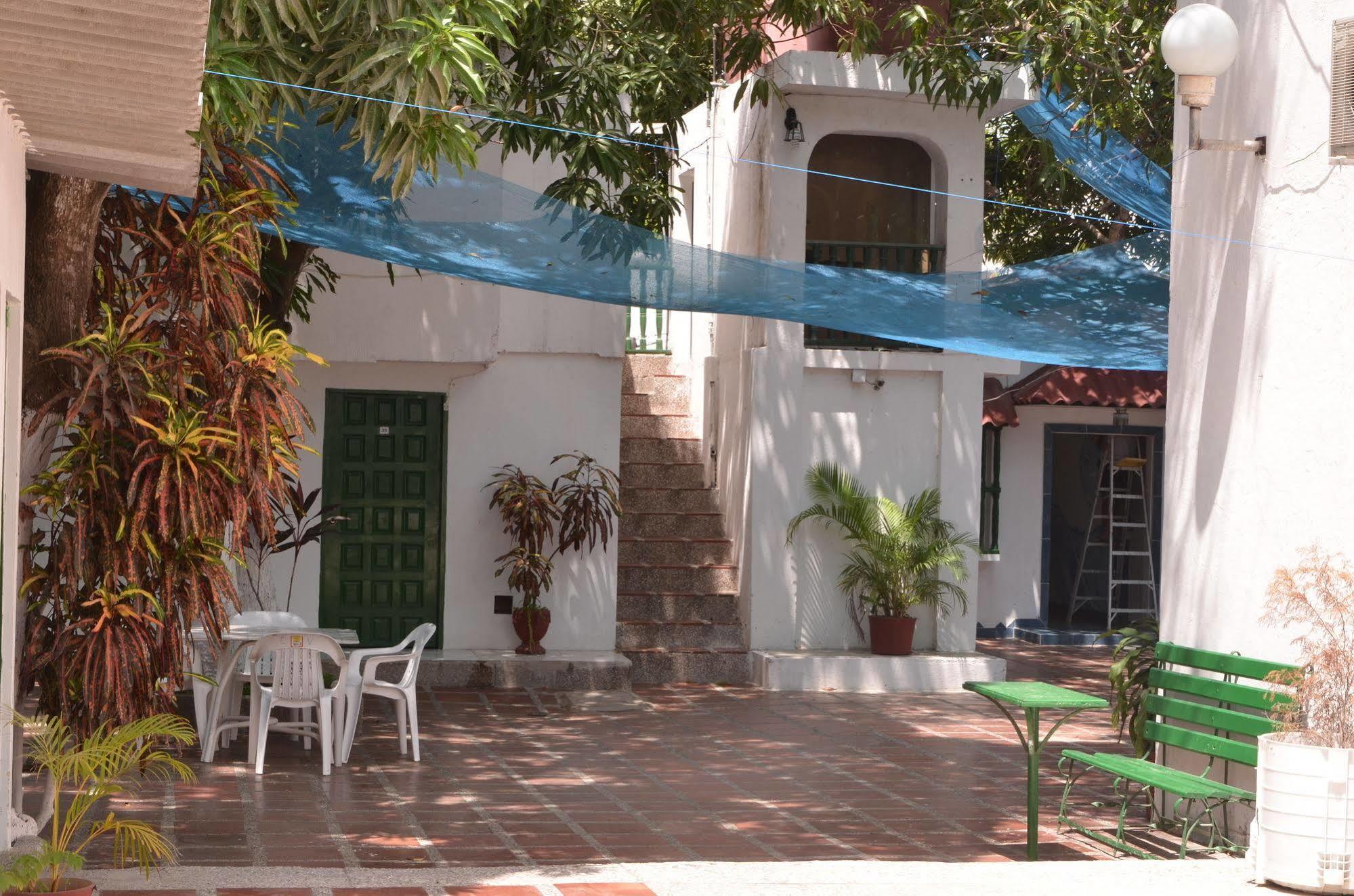 Hotel Vargas Airport Cartagena Buitenkant foto